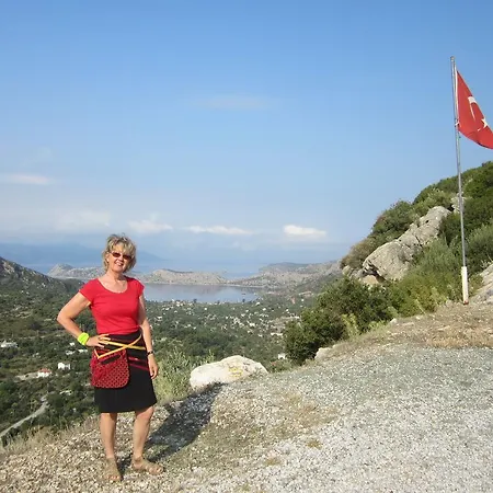 Konukevi Saranda 2*