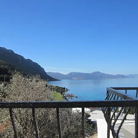 Konukevi Saranda Söğüt